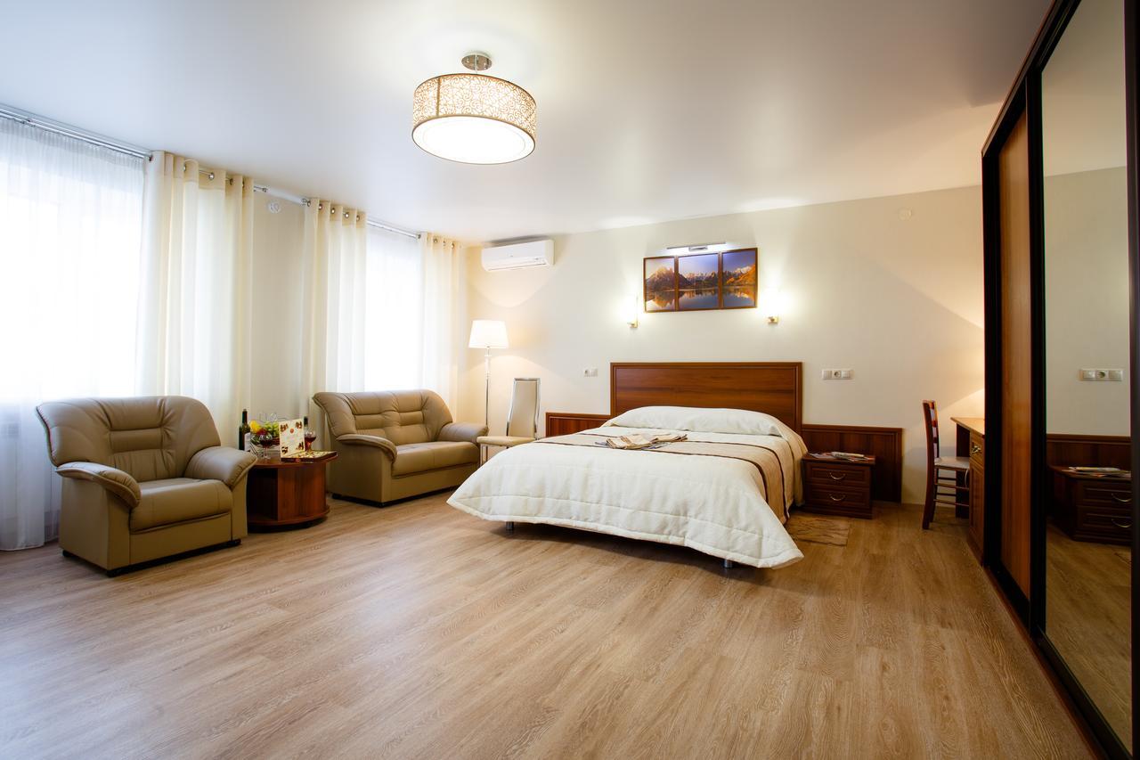 Apart-Hotel Vegus Uralsk Exterior foto
